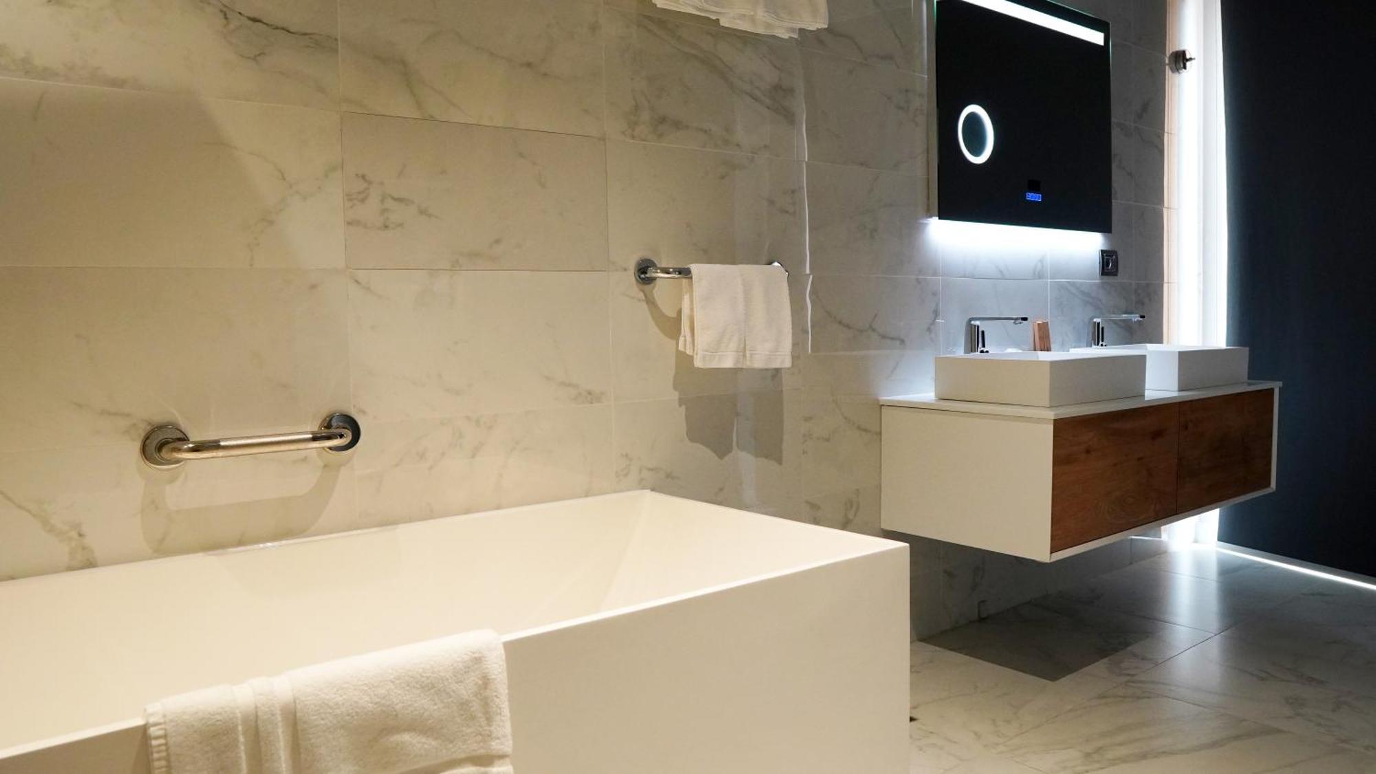 Aniroc Signature Hotel أراد المظهر الخارجي الصورة Bathroom