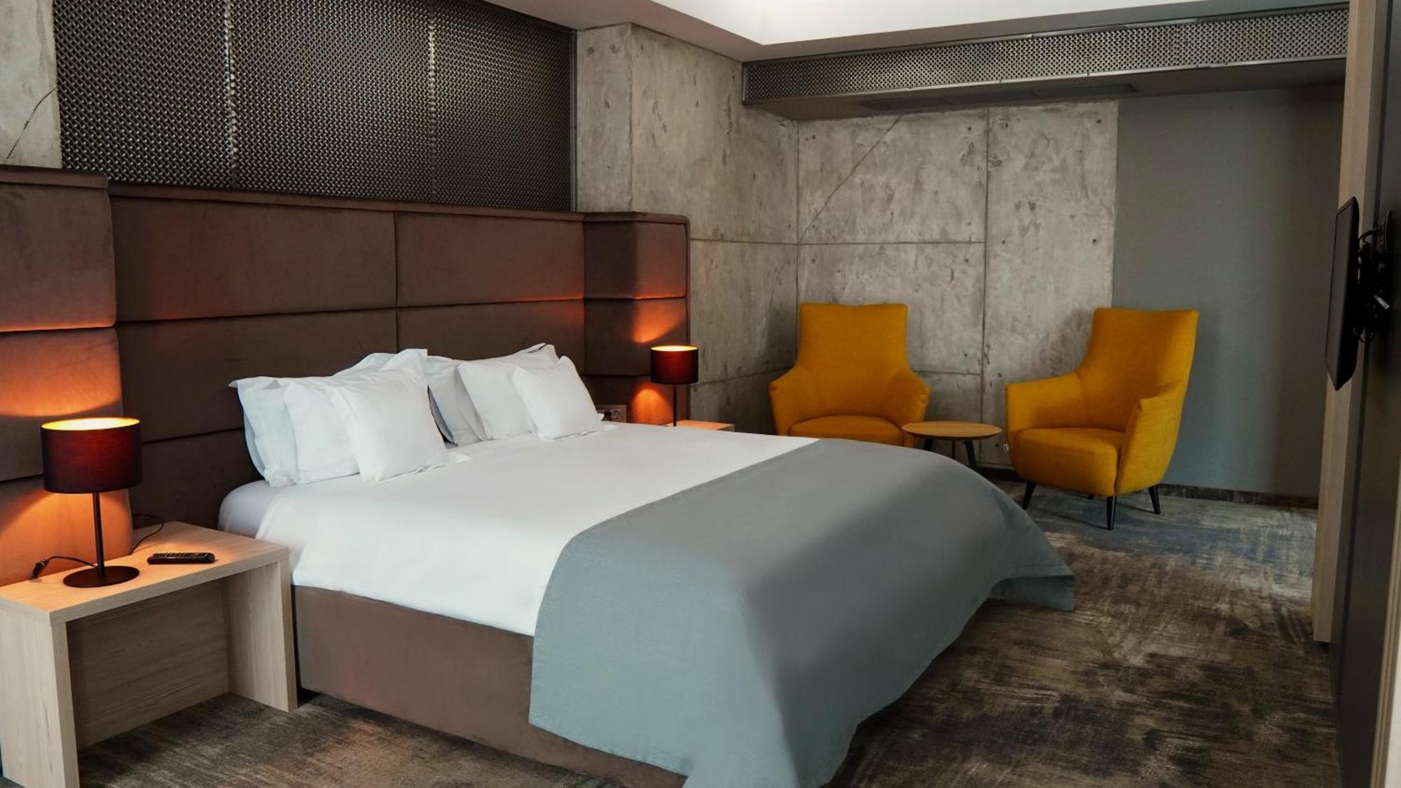 Aniroc Signature Hotel أراد المظهر الخارجي الصورة A bedroom at the hotel